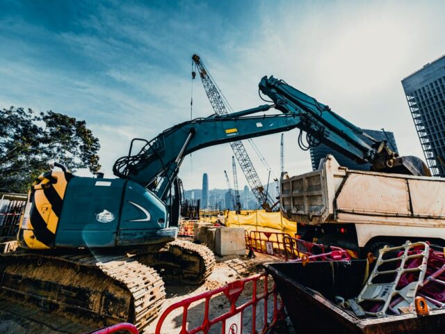 Jakie informacje o stanie gruntu można uzyskać dzięki odwiertom geotechnicznym?